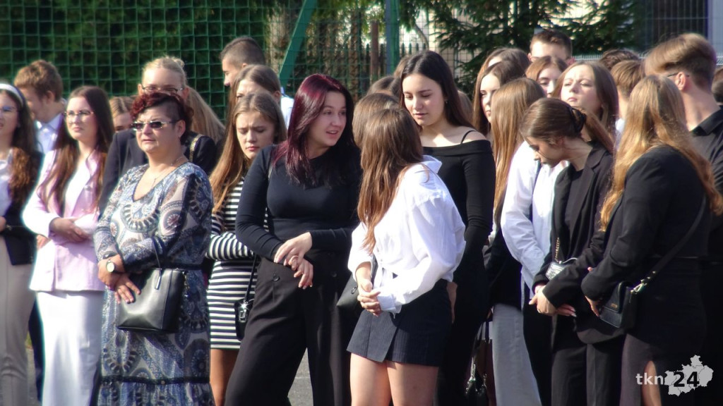 Wybrzmiał pierwszy dzwonek. Tak witano nowy rok szkolny [wideo, zdjęcia]