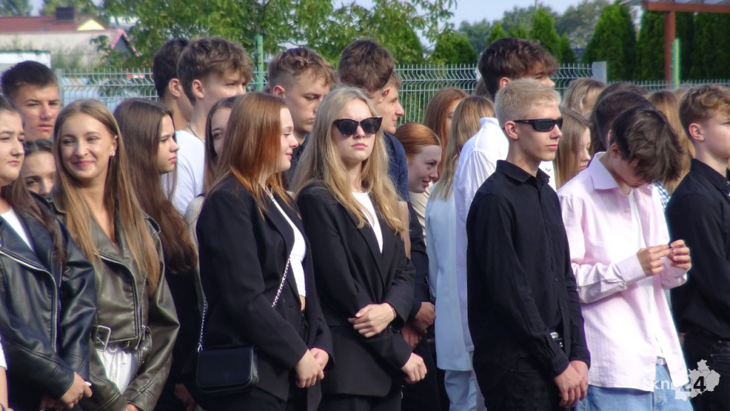 Wybrzmiał pierwszy dzwonek. Tak witano nowy rok szkolny [wideo, zdjęcia]