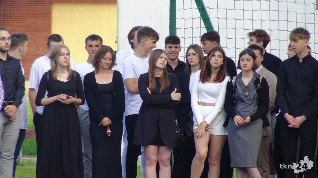 Wybrzmiał pierwszy dzwonek. Tak witano nowy rok szkolny [wideo, zdjęcia]
