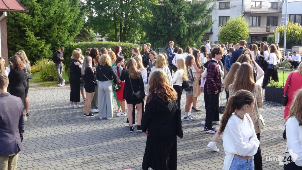 Wybrzmiał pierwszy dzwonek. Tak witano nowy rok szkolny [wideo, zdjęcia]