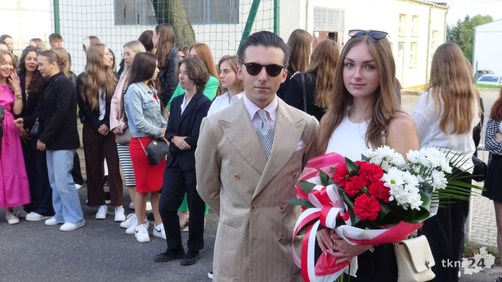 Wybrzmiał pierwszy dzwonek. Tak witano nowy rok szkolny [wideo, zdjęcia]