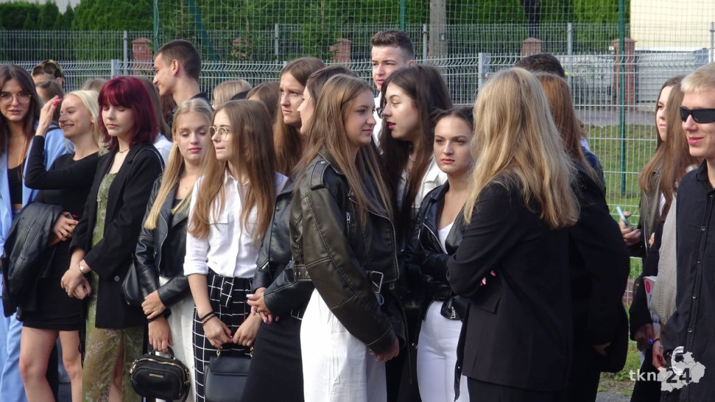 Wybrzmiał pierwszy dzwonek. Tak witano nowy rok szkolny [wideo, zdjęcia]
