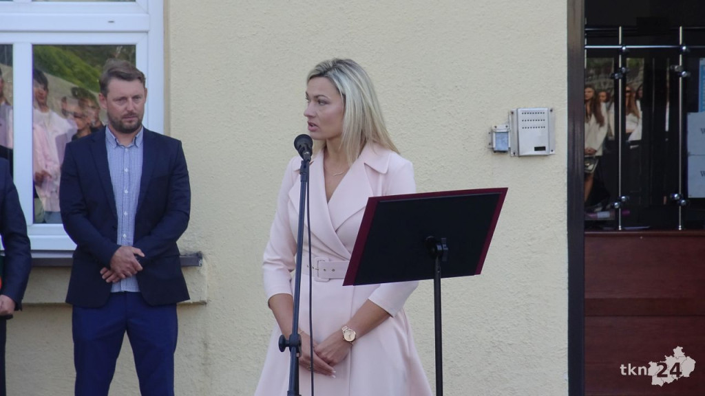 Wybrzmiał pierwszy dzwonek. Tak witano nowy rok szkolny [wideo, zdjęcia]