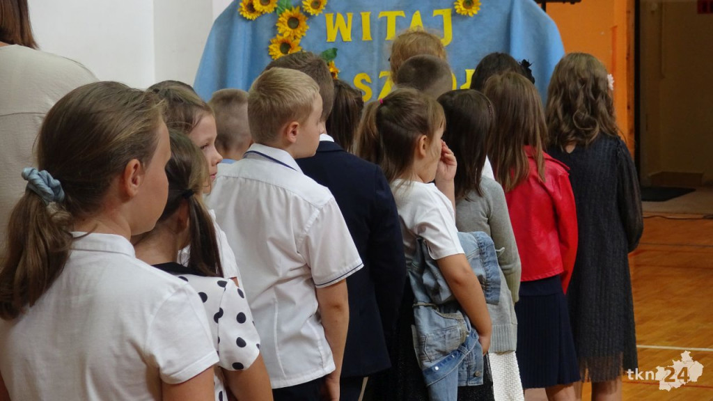 Wybrzmiał pierwszy dzwonek. Tak witano nowy rok szkolny [wideo, zdjęcia]