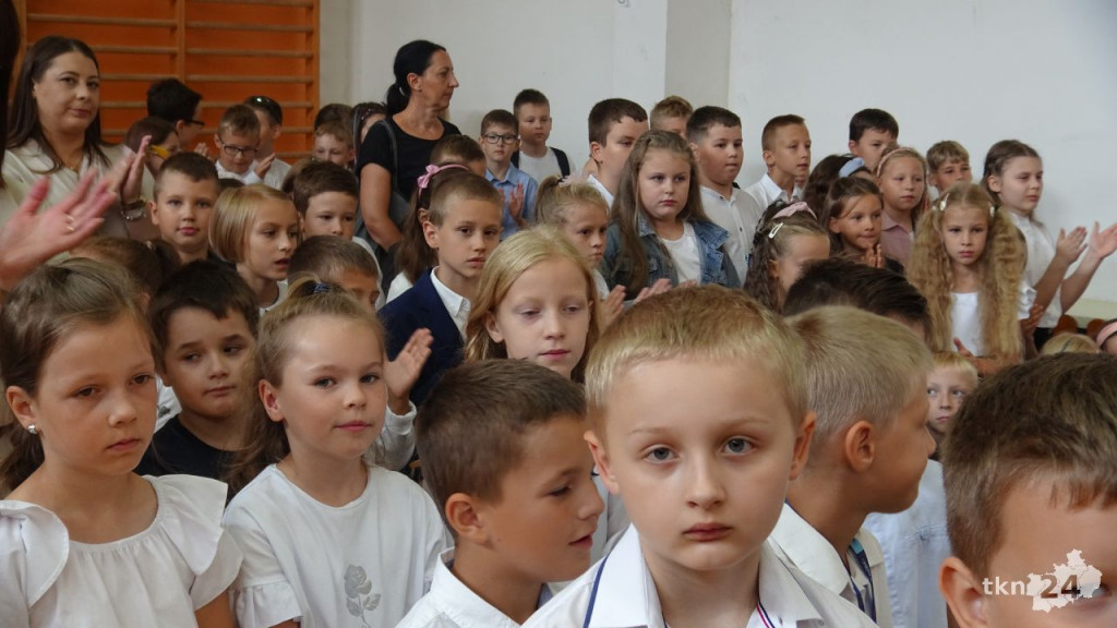 Wybrzmiał pierwszy dzwonek. Tak witano nowy rok szkolny [wideo, zdjęcia]
