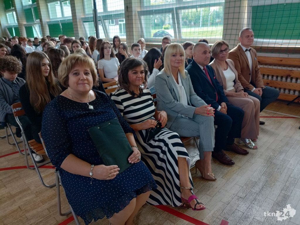 Wybrzmiał pierwszy dzwonek. Tak witano nowy rok szkolny [wideo, zdjęcia]