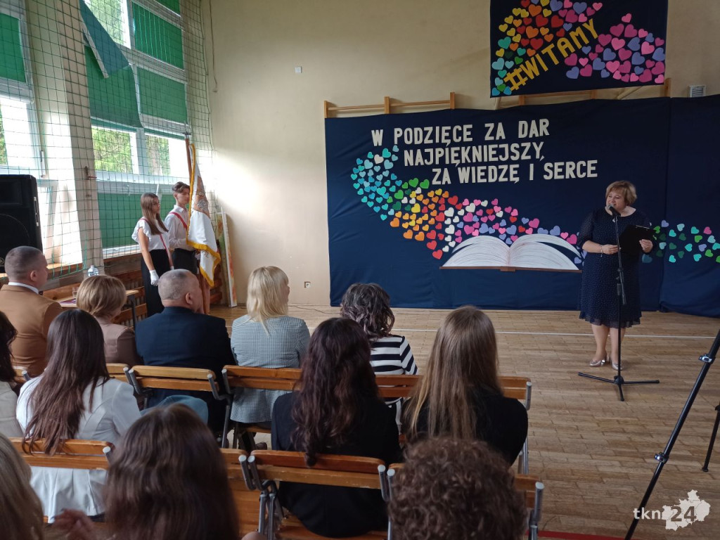 Wybrzmiał pierwszy dzwonek. Tak witano nowy rok szkolny [wideo, zdjęcia]