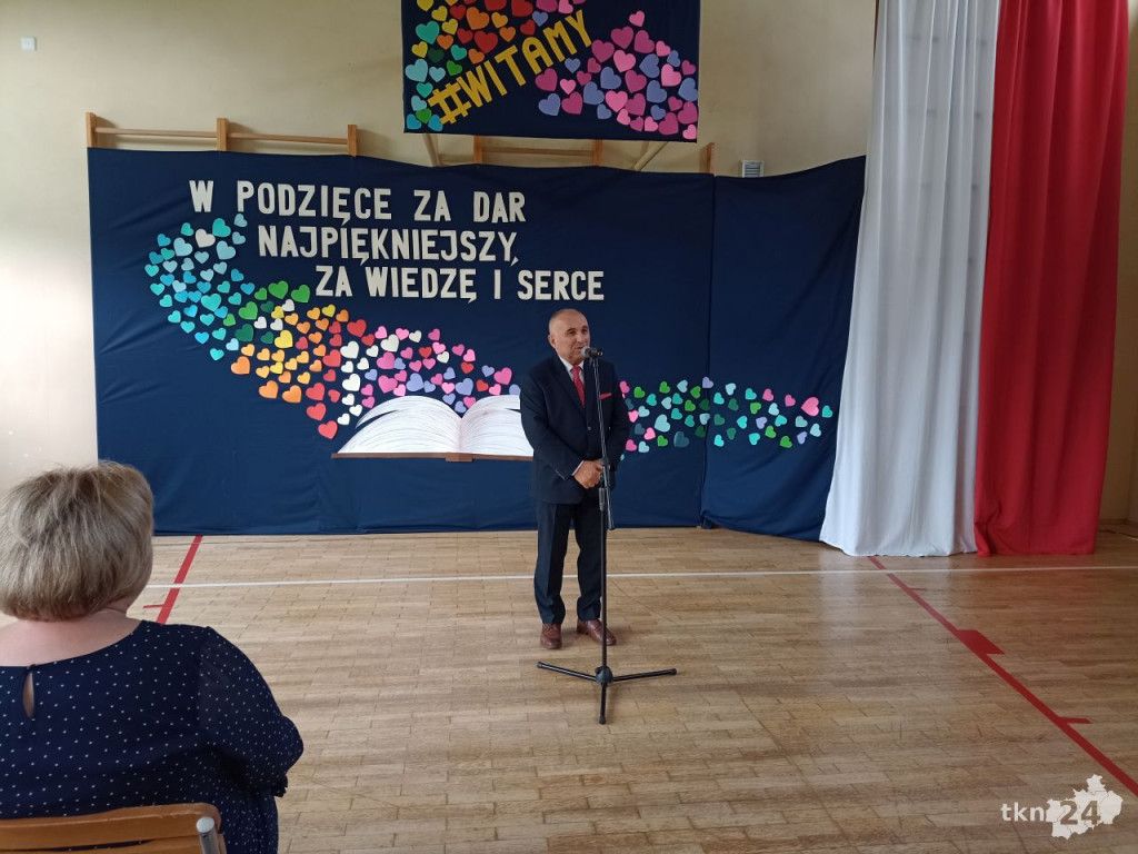 Wybrzmiał pierwszy dzwonek. Tak witano nowy rok szkolny [wideo, zdjęcia]