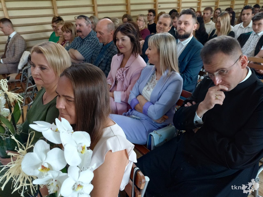 Wybrzmiał pierwszy dzwonek. Tak witano nowy rok szkolny [wideo, zdjęcia]