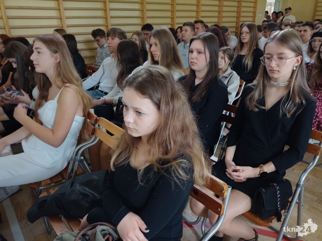 Wybrzmiał pierwszy dzwonek. Tak witano nowy rok szkolny [wideo, zdjęcia]