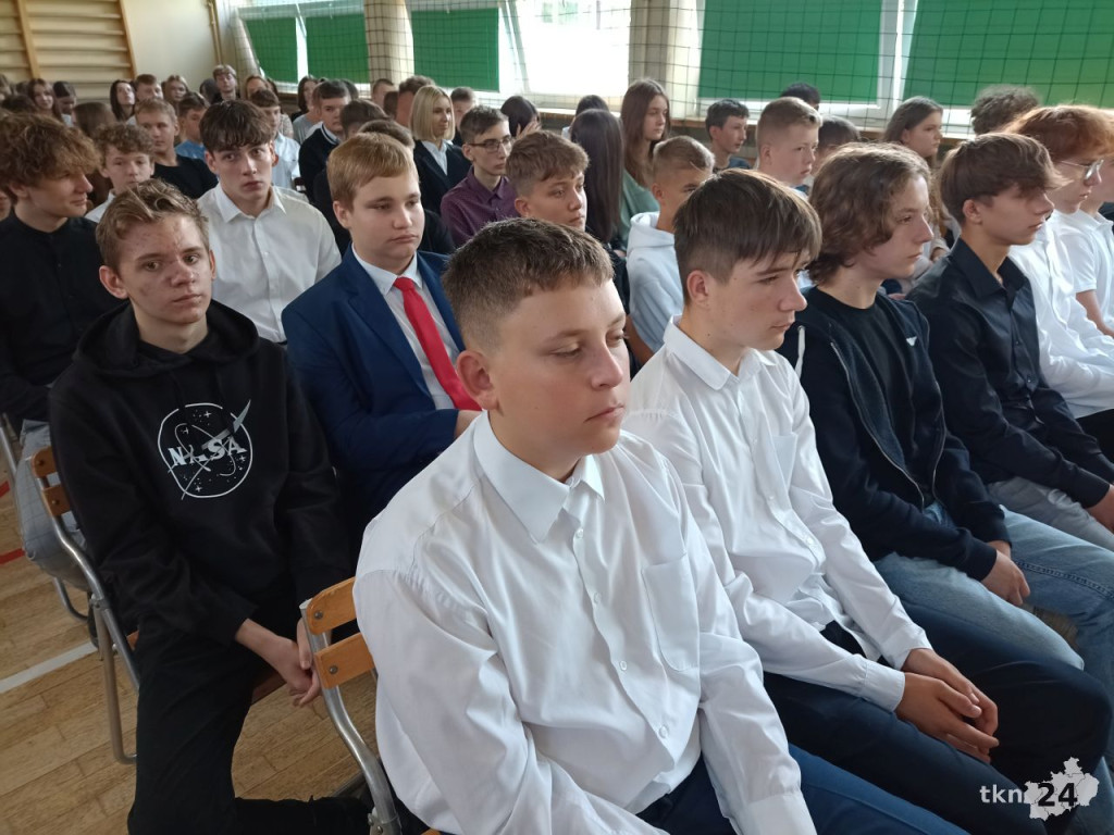 Wybrzmiał pierwszy dzwonek. Tak witano nowy rok szkolny [wideo, zdjęcia]