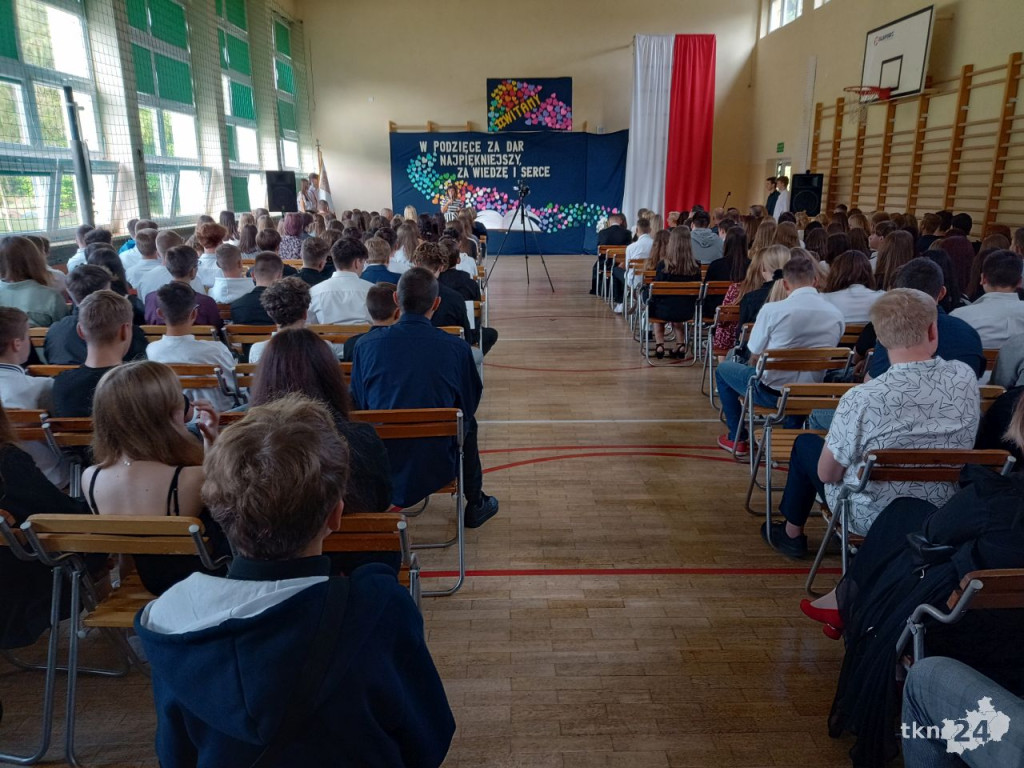 Wybrzmiał pierwszy dzwonek. Tak witano nowy rok szkolny [wideo, zdjęcia]