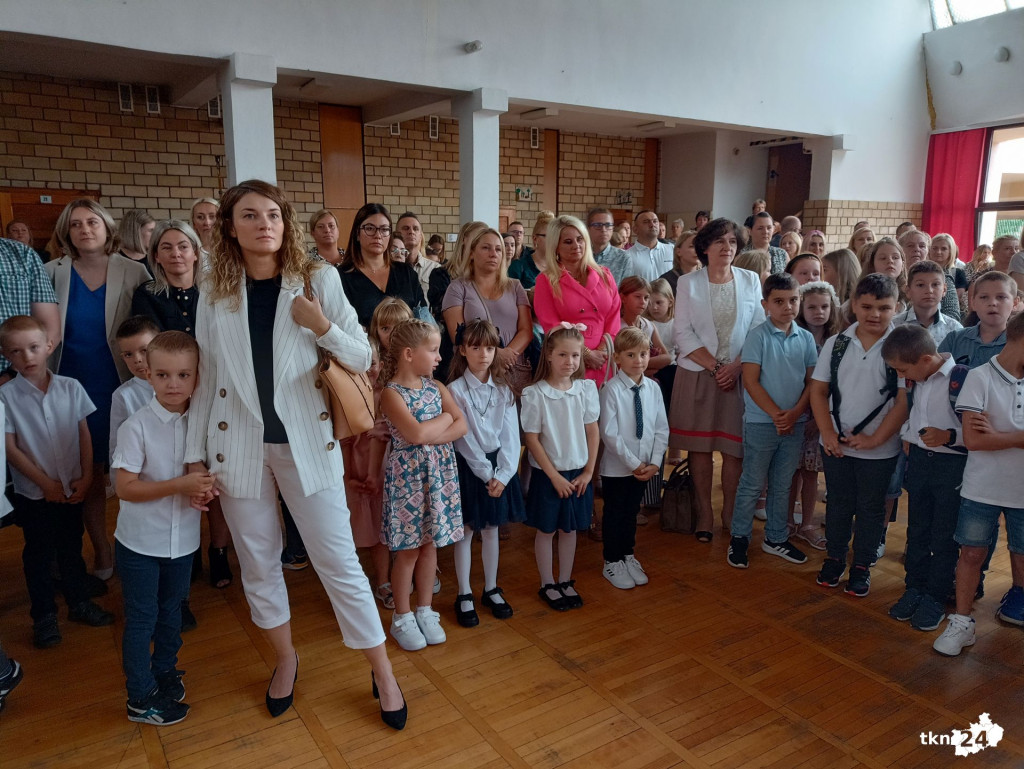 Wybrzmiał pierwszy dzwonek. Tak witano nowy rok szkolny [wideo, zdjęcia]