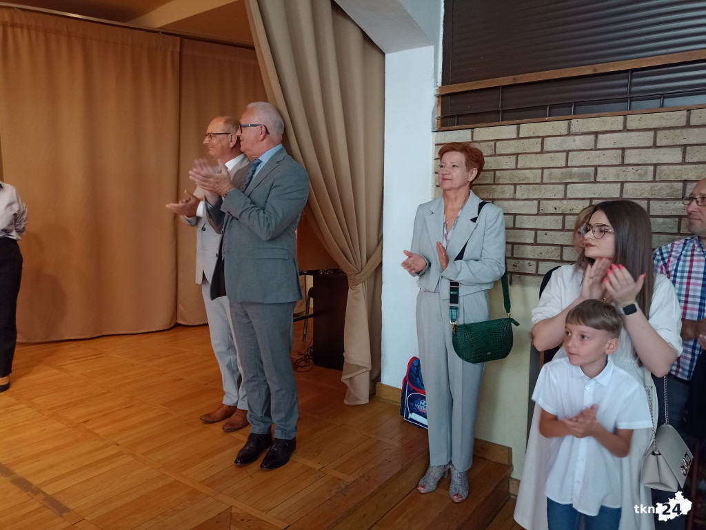 Wybrzmiał pierwszy dzwonek. Tak witano nowy rok szkolny [wideo, zdjęcia]