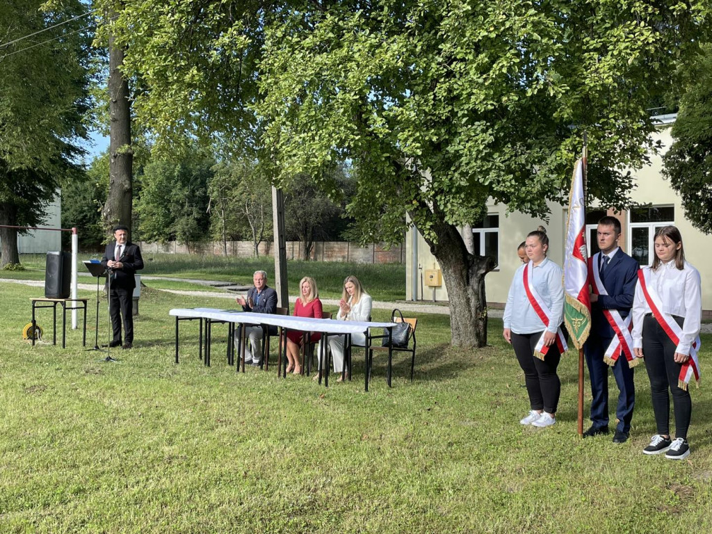 Wybrzmiał pierwszy dzwonek. Tak witano nowy rok szkolny [wideo, zdjęcia]