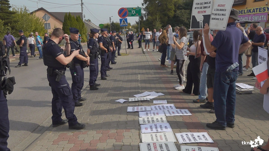 Protest po konwencji PiS w Końskich [wideo, zdjęcia]