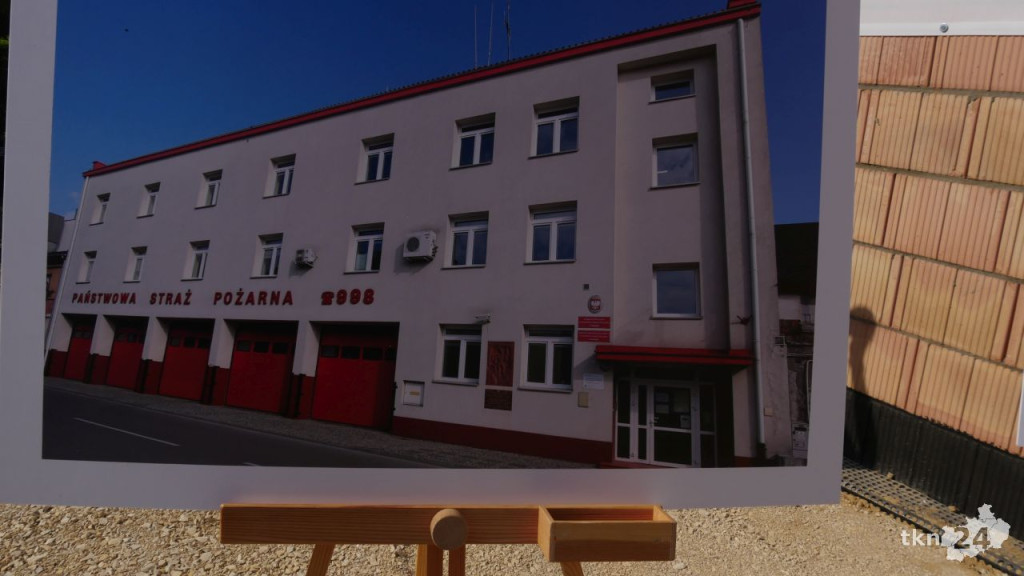 Przy Warszawskiej w Końskich rośnie nowy dom straży pożarnej. Wmurowano już kamień węgielny [wideo, zdjęcia]