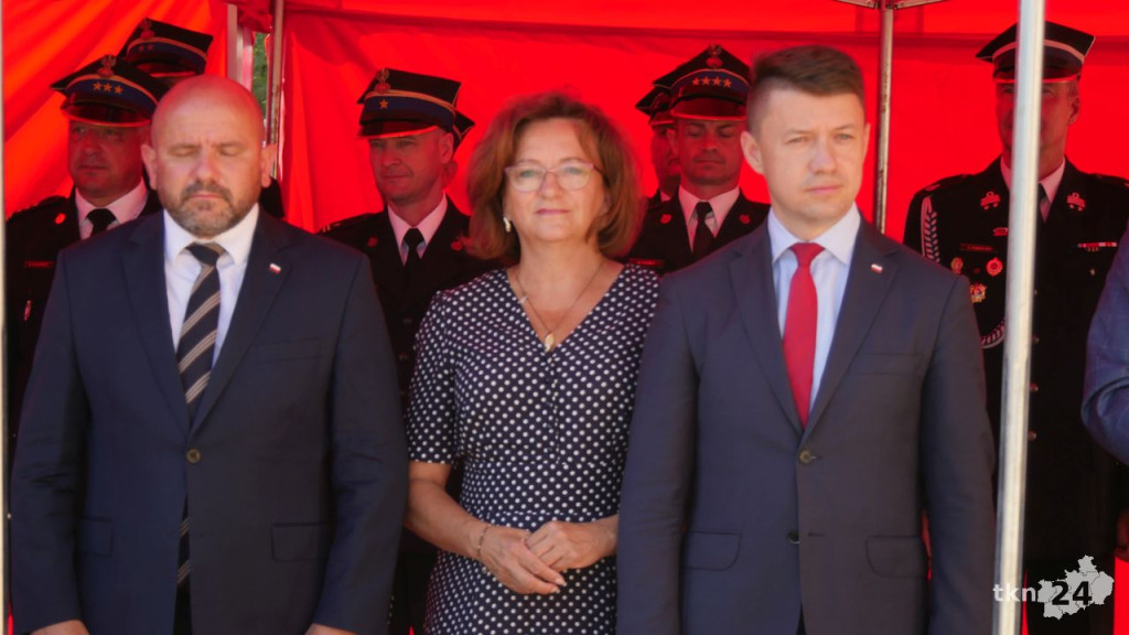 Przy Warszawskiej w Końskich rośnie nowy dom straży pożarnej. Wmurowano już kamień węgielny [wideo, zdjęcia]