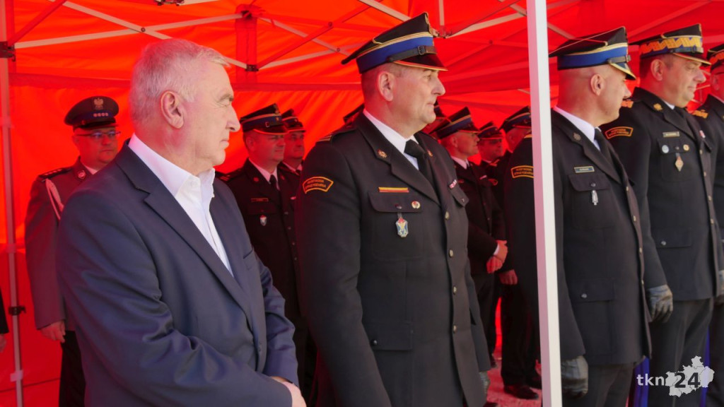 Przy Warszawskiej w Końskich rośnie nowy dom straży pożarnej. Wmurowano już kamień węgielny [wideo, zdjęcia]
