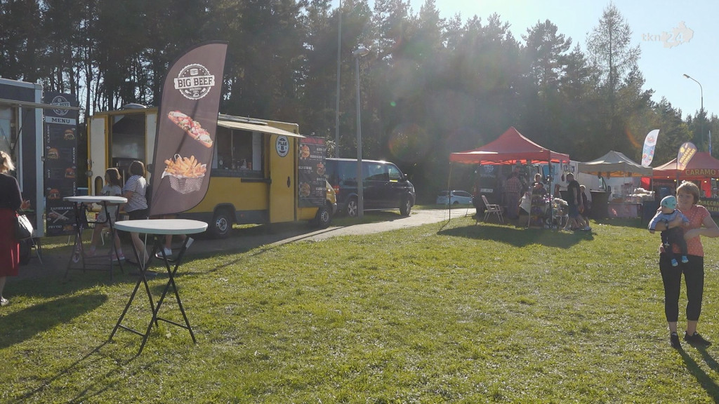 Siłowanie na rękę i foodtrucki. Armwrestling Cup w Stąporkowie [wideo, zdjęcia]