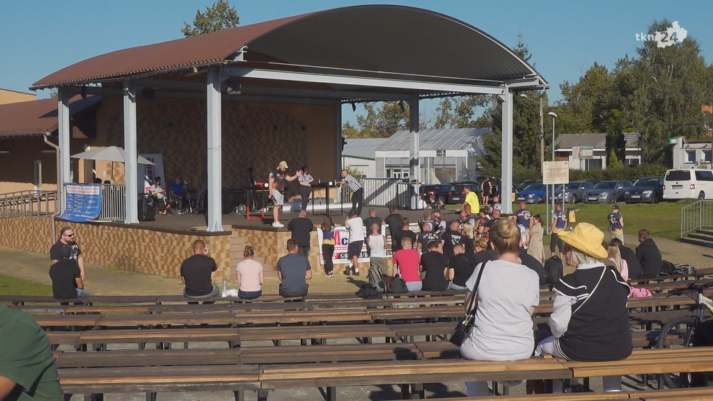 Siłowanie na rękę i foodtrucki. Armwrestling Cup w Stąporkowie [wideo, zdjęcia]