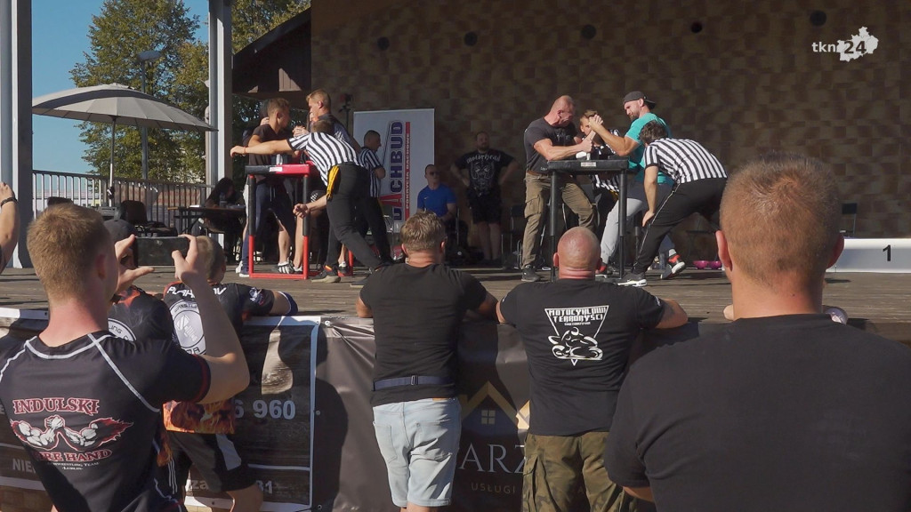 Siłowanie na rękę i foodtrucki. Armwrestling Cup w Stąporkowie [wideo, zdjęcia]