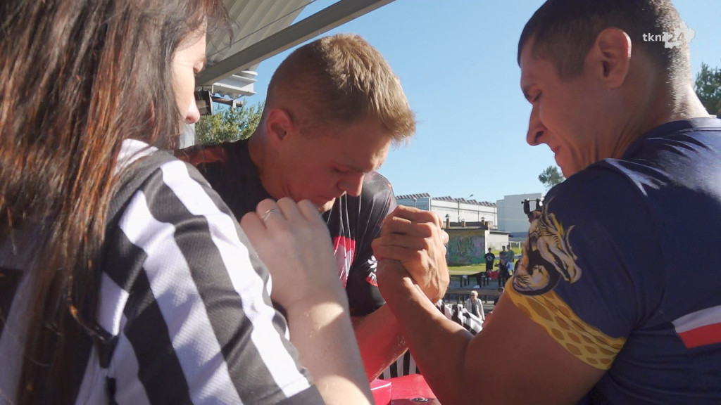 Siłowanie na rękę i foodtrucki. Armwrestling Cup w Stąporkowie [wideo, zdjęcia]