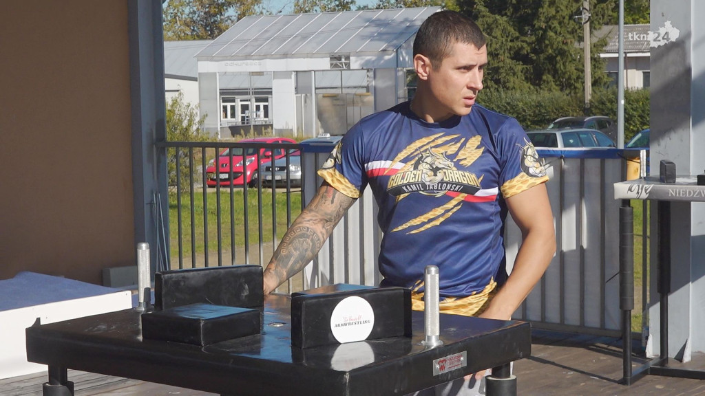 Siłowanie na rękę i foodtrucki. Armwrestling Cup w Stąporkowie [wideo, zdjęcia]