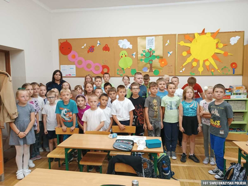 Bezpieczna droga do szkoły. Policjanci edukują w przedszkolach i szkołach