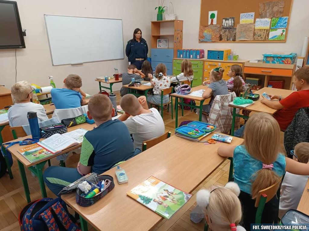 Bezpieczna droga do szkoły. Policjanci edukują w przedszkolach i szkołach