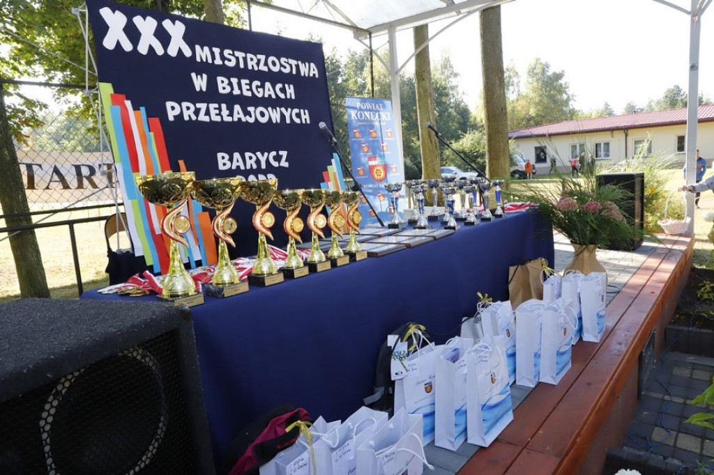 Rywalizowali w biegach przełajowych w Baryczy [zdjęcia]