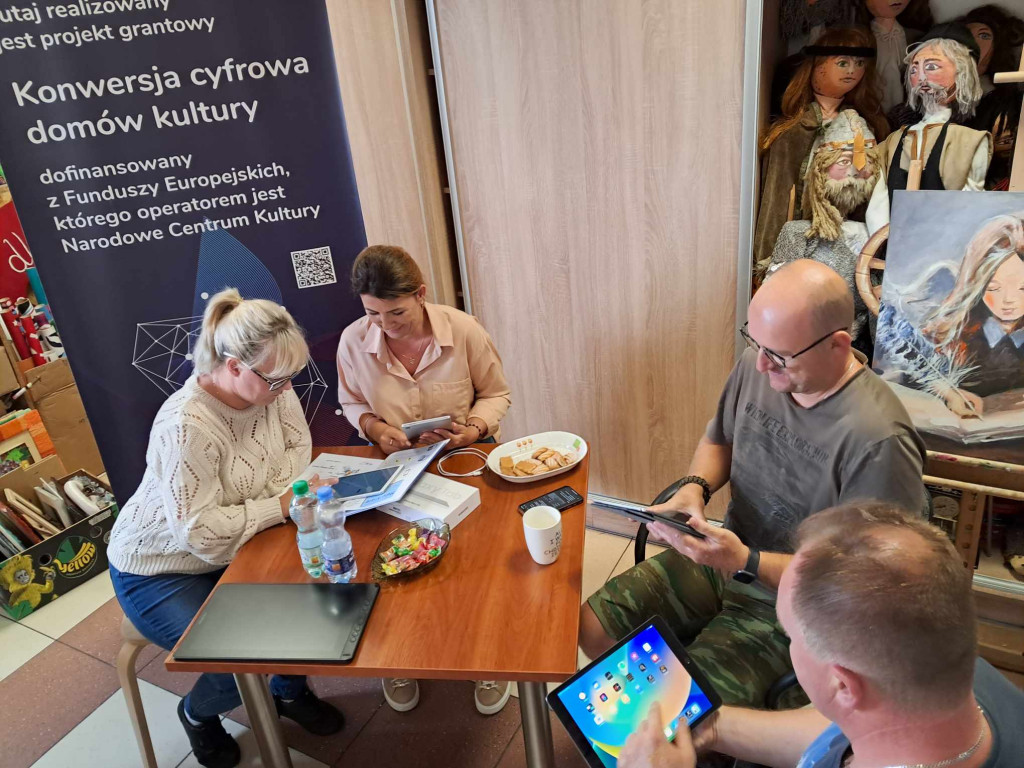 Szkolili pracowników i doposażyli jednostkę kultury w Gowarczowie [zdjęcia]
