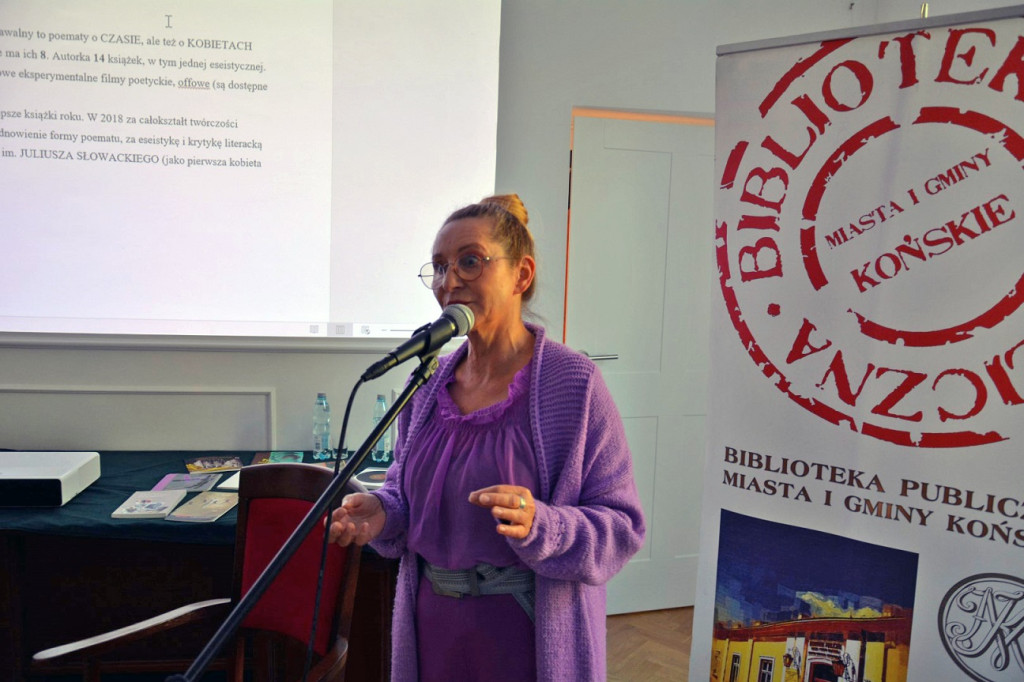 Lekcja o poezji i sztuce wizualnej w koneckiej bibliotece