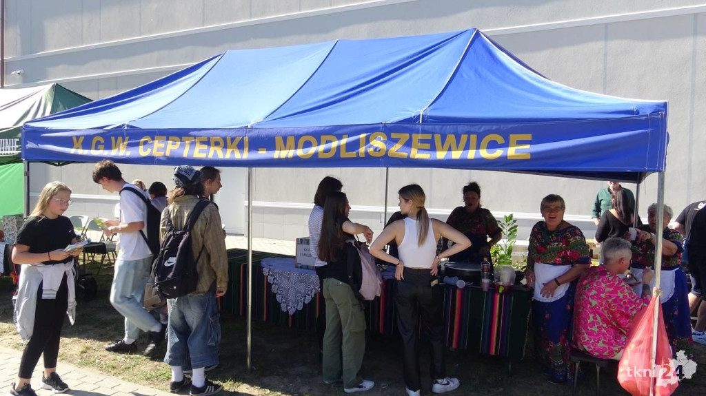 Drzewko za surowce. Ponad 6 tysięcy roślin trafiło do konecczan! [wideo, zdjęcia]