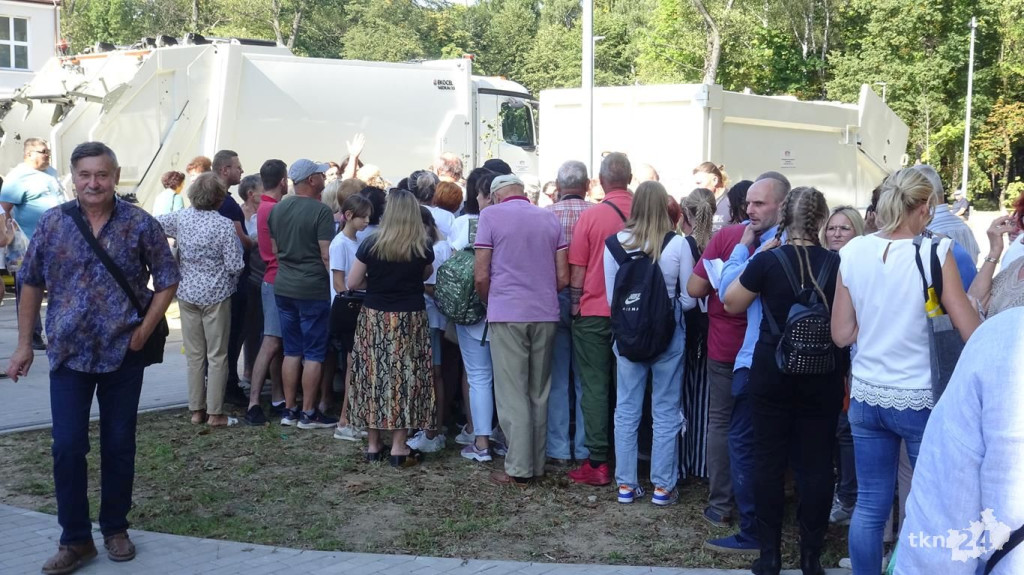Drzewko za surowce. Ponad 6 tysięcy roślin trafiło do konecczan! [wideo, zdjęcia]