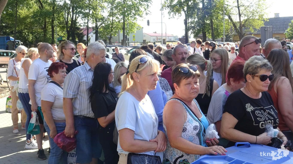 Drzewko za surowce. Ponad 6 tysięcy roślin trafiło do konecczan! [wideo, zdjęcia]