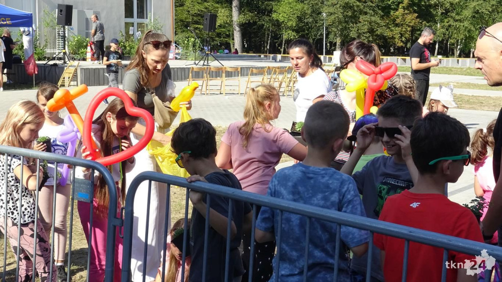 Drzewko za surowce. Ponad 6 tysięcy roślin trafiło do konecczan! [wideo, zdjęcia]
