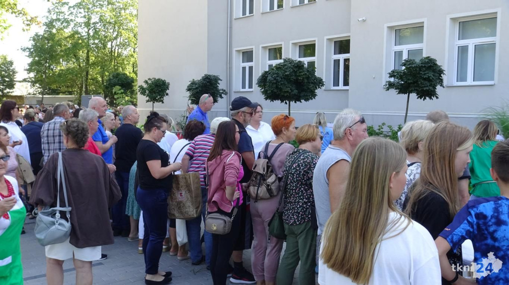 Drzewko za surowce. Ponad 6 tysięcy roślin trafiło do konecczan! [wideo, zdjęcia]