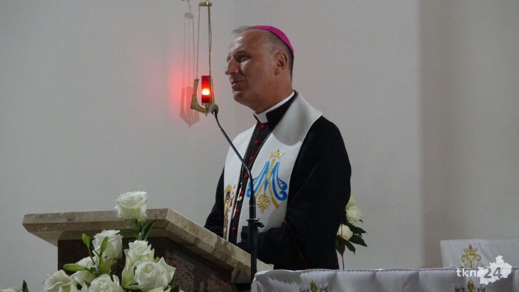Pod opieką Archaniołów wędrowali nocą do Sanktuarium w Czarnej [wideo, zdjęcia]