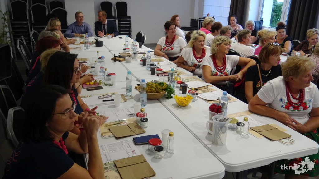Warsztaty kosmetyczne z minister Krupką w Końskich [wideo, zdjęcia]