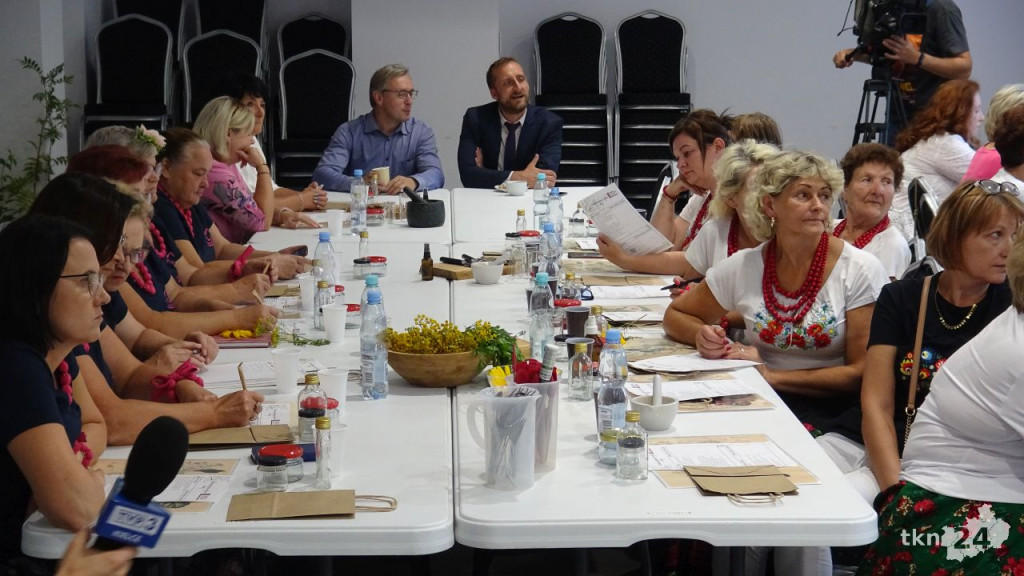 Warsztaty kosmetyczne z minister Krupką w Końskich [wideo, zdjęcia]