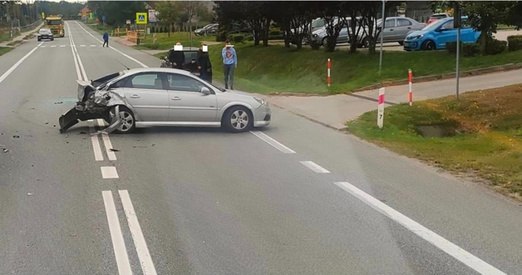 Trzy pojazdy zderzyły się na krajówce w Smykowie [zdjęcia]