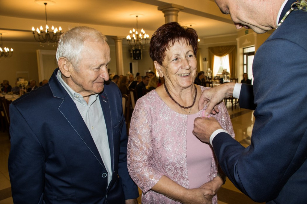 Złote Gody w Miedzierzy. Wręczono medale 10 parom [zdjęcia]