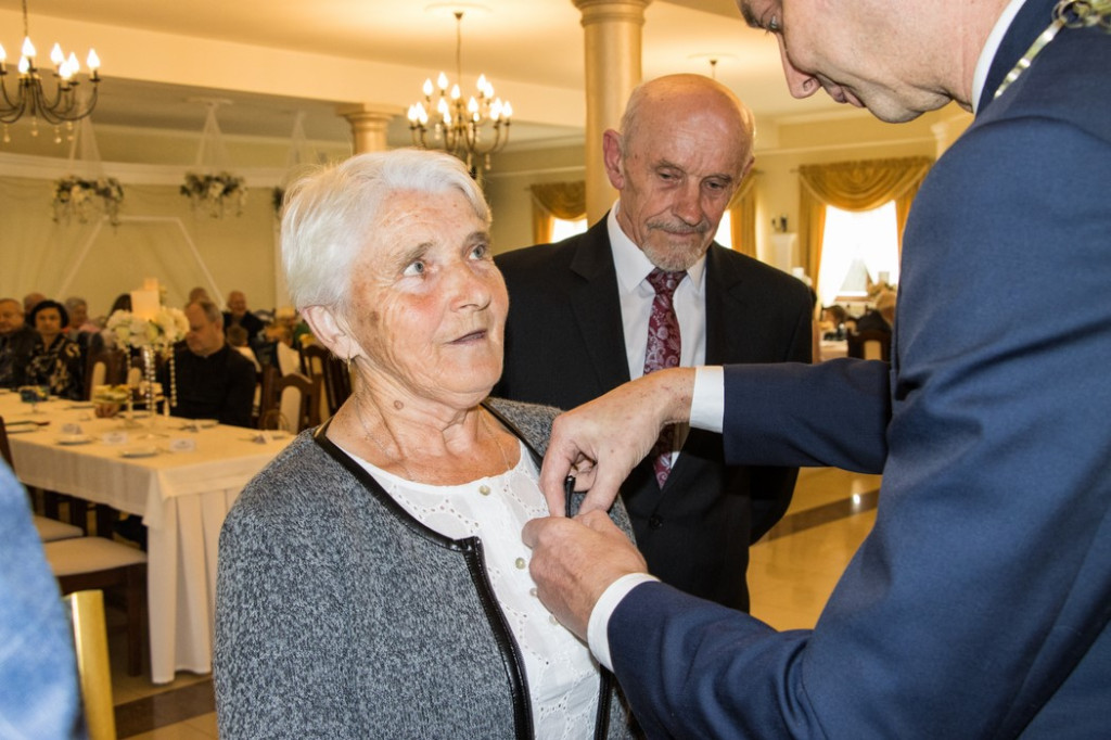 Złote Gody w Miedzierzy. Wręczono medale 10 parom [zdjęcia]