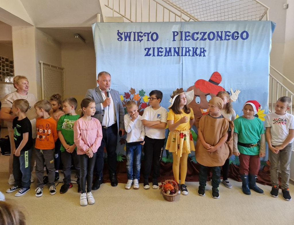 Szkoła w Kłucku świętowała i pomagała [zdjęcia]