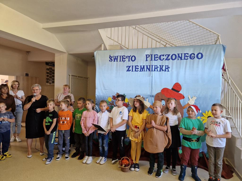 Szkoła w Kłucku świętowała i pomagała [zdjęcia]