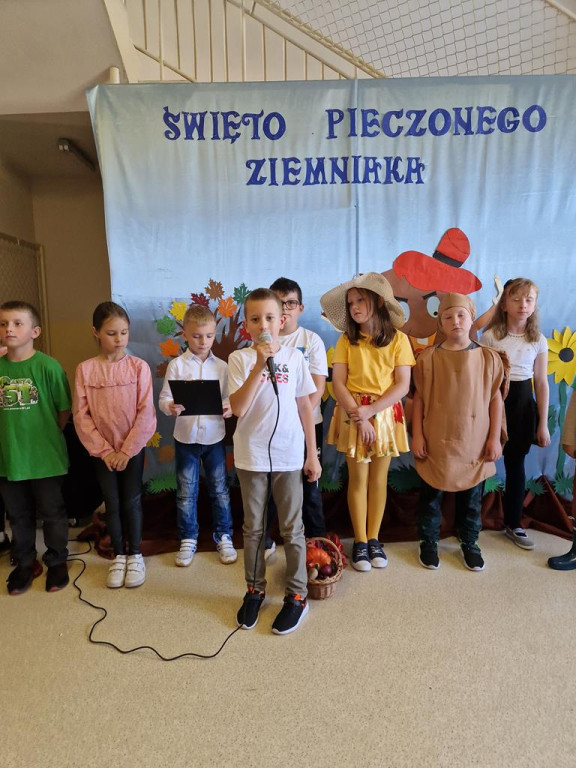 Szkoła w Kłucku świętowała i pomagała [zdjęcia]