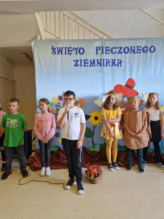 Szkoła w Kłucku świętowała i pomagała [zdjęcia]