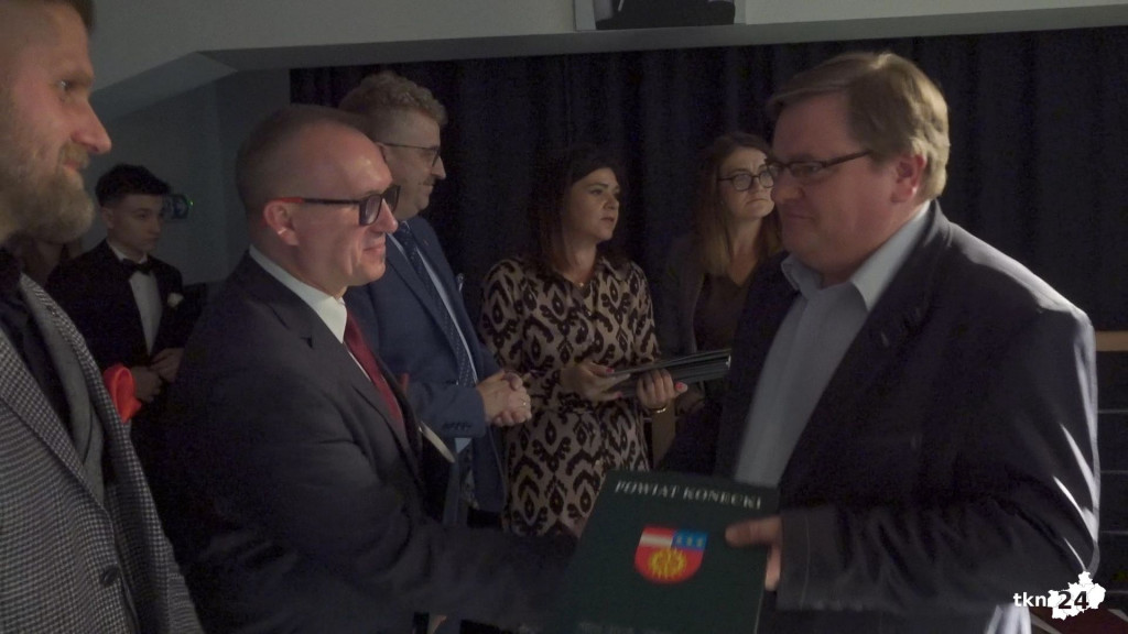 Nagrody i medale dla nauczycieli. Powiat świętował Dzień Edukacji Narodowej [wideo, zdjęcia]