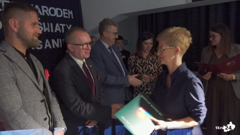 Nagrody i medale dla nauczycieli. Powiat świętował Dzień Edukacji Narodowej [wideo, zdjęcia]